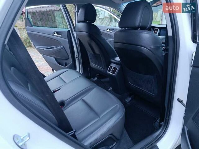 Білий Хендай Туксон, об'ємом двигуна 2 л та пробігом 169 тис. км за 19999 $, фото 83 на Automoto.ua