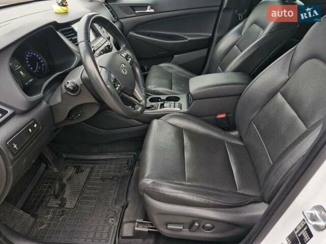 Белый Хендай Туксон, объемом двигателя 2 л и пробегом 111 тыс. км за 19999 $, фото 16 на Automoto.ua