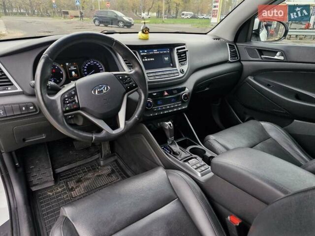 Белый Хендай Туксон, объемом двигателя 2 л и пробегом 111 тыс. км за 19999 $, фото 18 на Automoto.ua