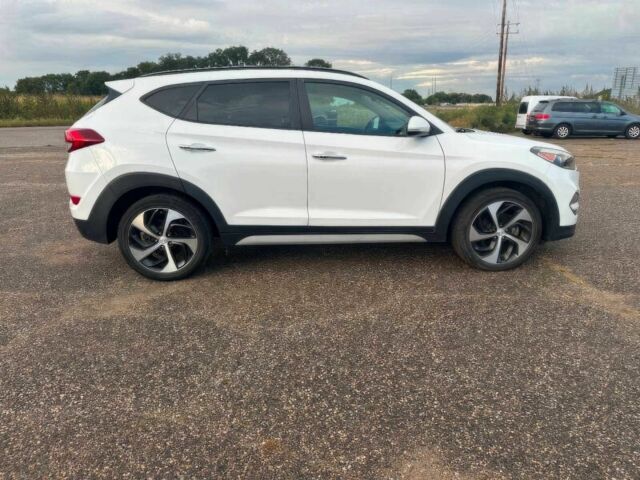 Белый Хендай Туксон, объемом двигателя 1.6 л и пробегом 48 тыс. км за 9200 $, фото 3 на Automoto.ua