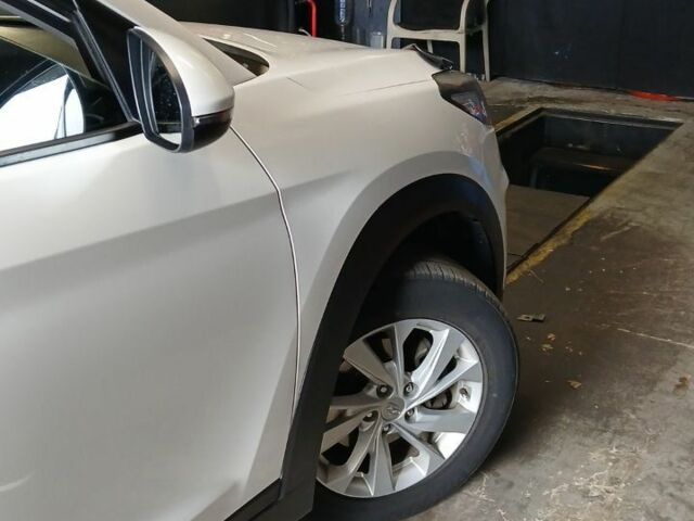 Білий Хендай Туксон, об'ємом двигуна 1.6 л та пробігом 168 тис. км за 20000 $, фото 3 на Automoto.ua