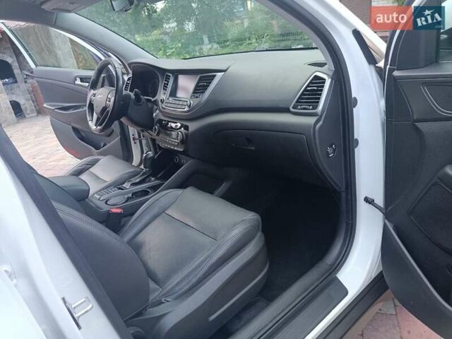 Білий Хендай Туксон, об'ємом двигуна 2 л та пробігом 169 тис. км за 19999 $, фото 39 на Automoto.ua