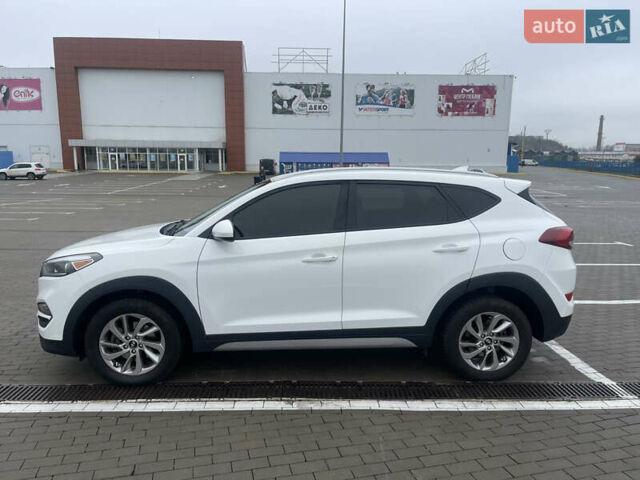 Белый Хендай Туксон, объемом двигателя 2 л и пробегом 91 тыс. км за 15900 $, фото 4 на Automoto.ua