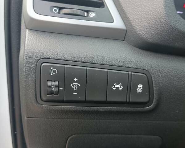 Білий Хендай Туксон, об'ємом двигуна 2 л та пробігом 169 тис. км за 19999 $, фото 44 на Automoto.ua