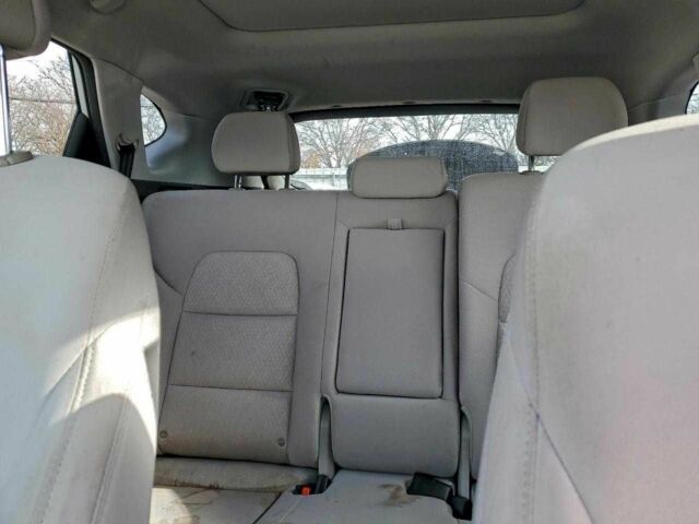 Белый Хендай Туксон, объемом двигателя 1.6 л и пробегом 120 тыс. км за 2800 $, фото 9 на Automoto.ua