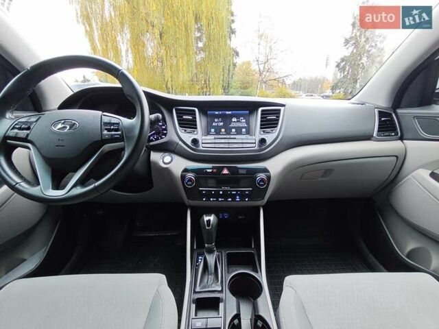 Белый Хендай Туксон, объемом двигателя 2.36 л и пробегом 75 тыс. км за 16700 $, фото 21 на Automoto.ua