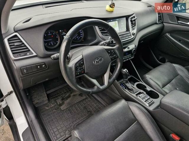 Белый Хендай Туксон, объемом двигателя 2 л и пробегом 111 тыс. км за 19999 $, фото 21 на Automoto.ua