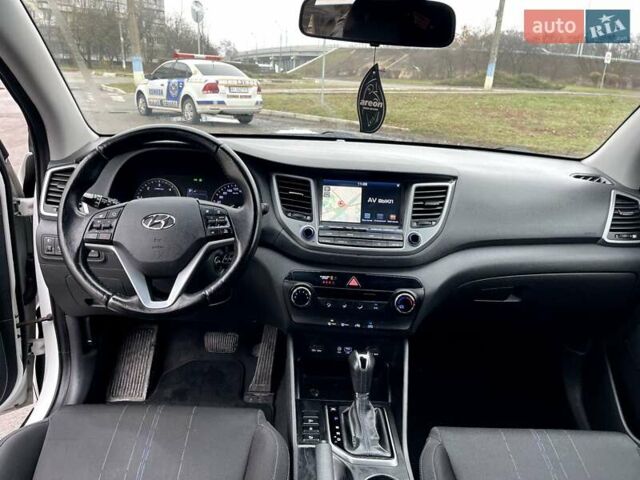 Білий Хендай Туксон, об'ємом двигуна 1.69 л та пробігом 163 тис. км за 15499 $, фото 13 на Automoto.ua