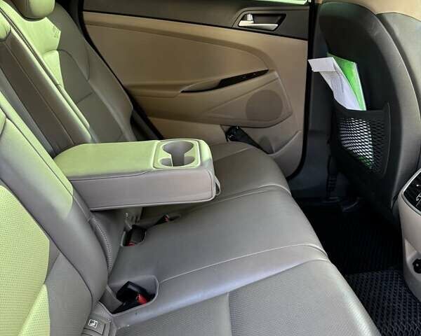 Белый Хендай Туксон, объемом двигателя 2 л и пробегом 97 тыс. км за 24800 $, фото 31 на Automoto.ua