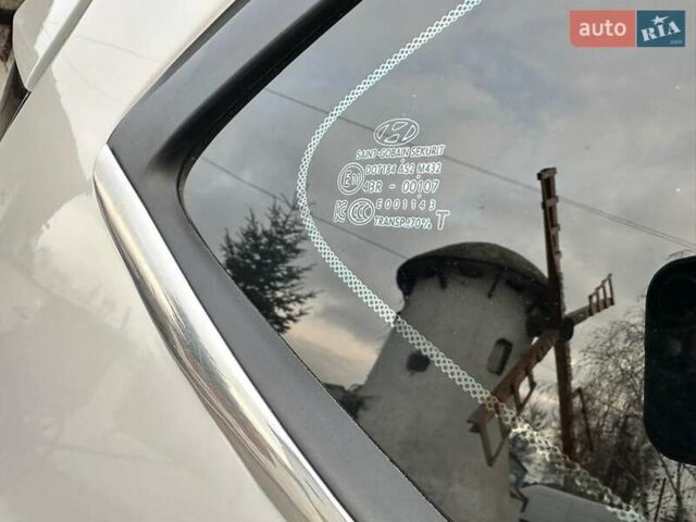 Белый Хендай Туксон, объемом двигателя 2 л и пробегом 131 тыс. км за 17600 $, фото 36 на Automoto.ua