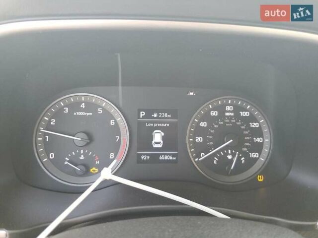 Белый Хендай Туксон, объемом двигателя 2 л и пробегом 105 тыс. км за 4900 $, фото 8 на Automoto.ua