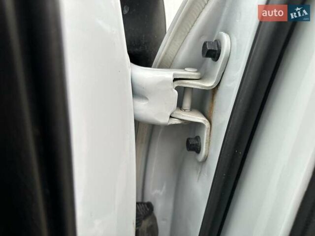 Белый Хендай Туксон, объемом двигателя 2 л и пробегом 131 тыс. км за 17600 $, фото 19 на Automoto.ua