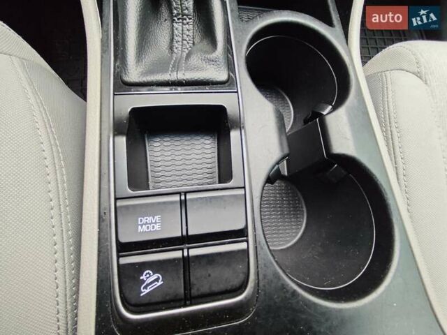 Белый Хендай Туксон, объемом двигателя 2.36 л и пробегом 75 тыс. км за 16700 $, фото 28 на Automoto.ua