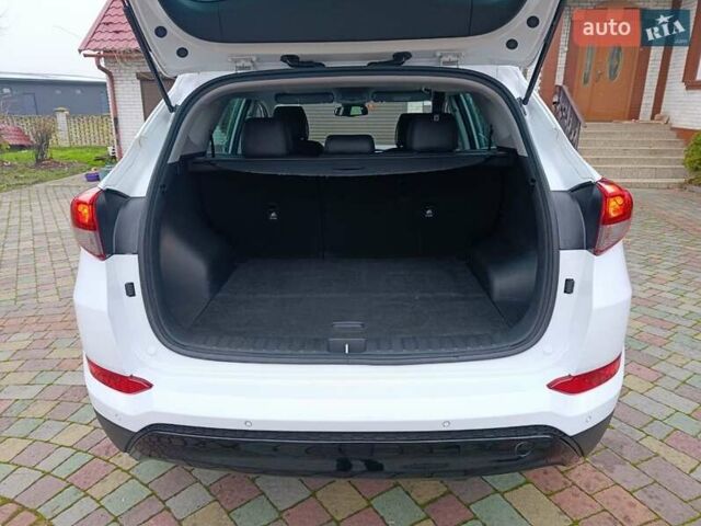 Білий Хендай Туксон, об'ємом двигуна 2 л та пробігом 169 тис. км за 19999 $, фото 23 на Automoto.ua