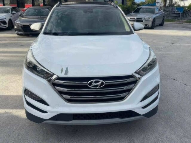 Білий Хендай Туксон, об'ємом двигуна 1.6 л та пробігом 40 тис. км за 12100 $, фото 1 на Automoto.ua