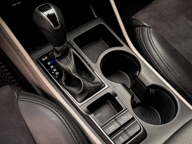 Белый Хендай Туксон, объемом двигателя 2 л и пробегом 90 тыс. км за 13800 $, фото 8 на Automoto.ua