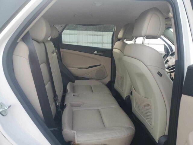 Белый Хендай Туксон, объемом двигателя 2 л и пробегом 129 тыс. км за 10800 $, фото 9 на Automoto.ua