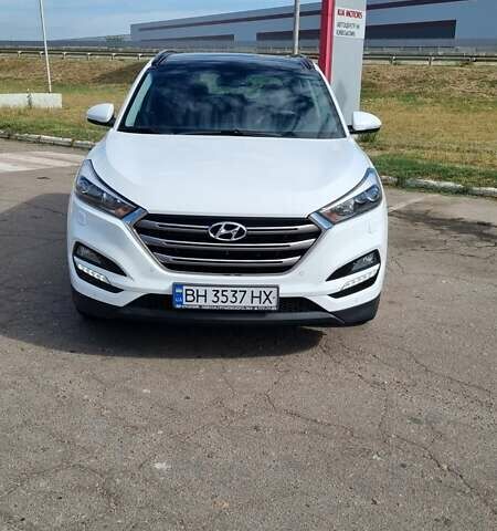 Белый Хендай Туксон, объемом двигателя 2 л и пробегом 92 тыс. км за 22000 $, фото 3 на Automoto.ua