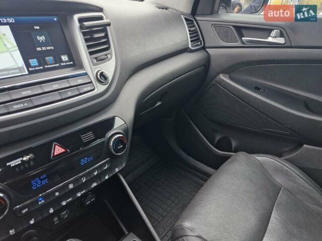 Белый Хендай Туксон, объемом двигателя 2 л и пробегом 111 тыс. км за 19999 $, фото 30 на Automoto.ua