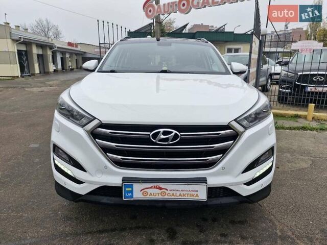 Белый Хендай Туксон, объемом двигателя 2 л и пробегом 111 тыс. км за 19999 $, фото 2 на Automoto.ua