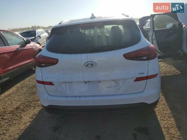 Белый Хендай Туксон, объемом двигателя 2 л и пробегом 105 тыс. км за 4900 $, фото 5 на Automoto.ua
