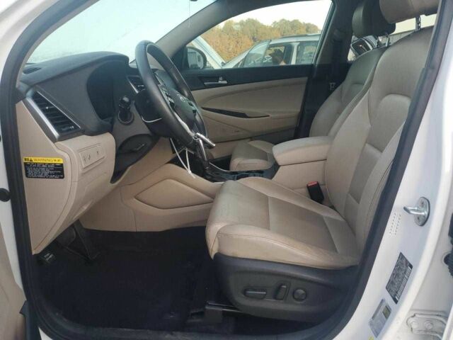 Белый Хендай Туксон, объемом двигателя 2 л и пробегом 129 тыс. км за 10800 $, фото 6 на Automoto.ua