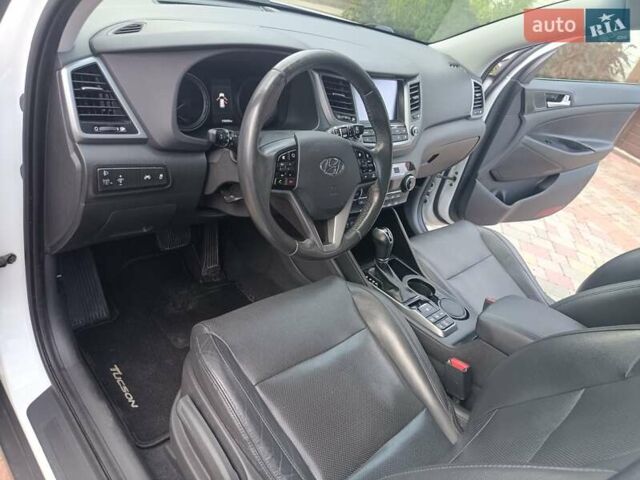 Хендай Туксон 2018 в Львове на Automoto.ua Белый Хендай Туксон, объемом двигателя 2 л и пробегом 169 тыс. км за 21400 $, фото 35 на Automoto.ua