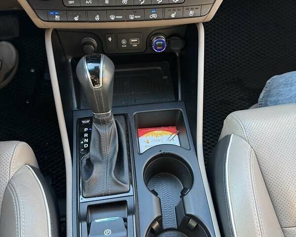 Белый Хендай Туксон, объемом двигателя 2 л и пробегом 97 тыс. км за 24800 $, фото 17 на Automoto.ua