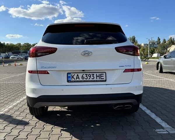 Белый Хендай Туксон, объемом двигателя 2 л и пробегом 97 тыс. км за 24800 $, фото 5 на Automoto.ua