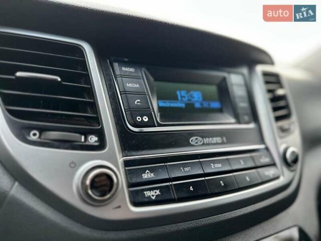 Белый Хендай Туксон, объемом двигателя 2 л и пробегом 131 тыс. км за 17600 $, фото 28 на Automoto.ua