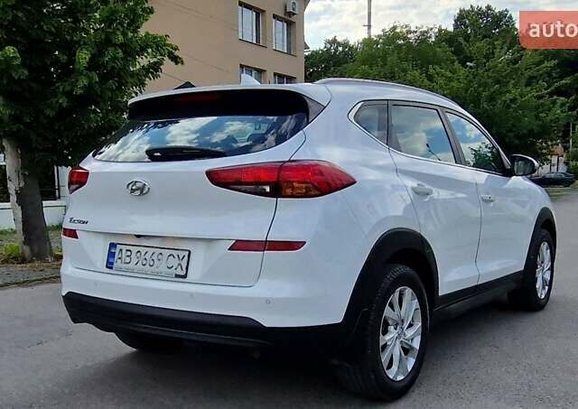 Белый Хендай Туксон, объемом двигателя 2 л и пробегом 69 тыс. км за 20500 $, фото 17 на Automoto.ua