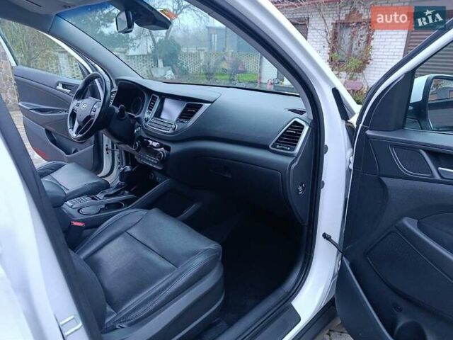 Білий Хендай Туксон, об'ємом двигуна 2 л та пробігом 169 тис. км за 19999 $, фото 7 на Automoto.ua