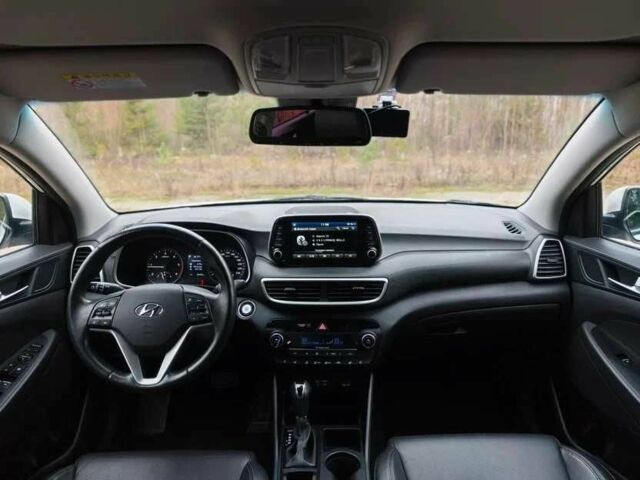 Белый Хендай Туксон, объемом двигателя 2 л и пробегом 75 тыс. км за 13500 $, фото 9 на Automoto.ua