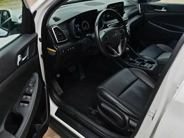 Белый Хендай Туксон, объемом двигателя 2 л и пробегом 75 тыс. км за 13500 $, фото 8 на Automoto.ua