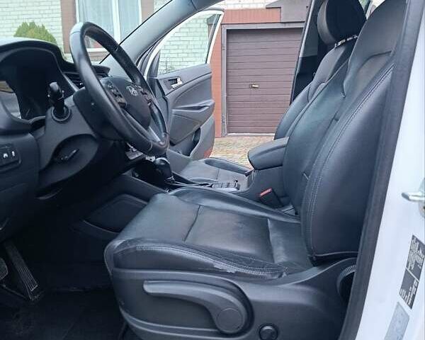 Білий Хендай Туксон, об'ємом двигуна 2 л та пробігом 169 тис. км за 19999 $, фото 63 на Automoto.ua