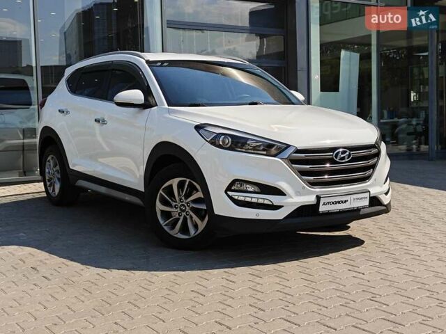 Белый Хендай Туксон, объемом двигателя 2 л и пробегом 99 тыс. км за 20500 $, фото 2 на Automoto.ua