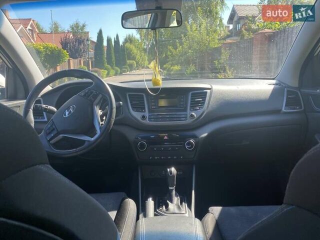 Белый Хендай Туксон, объемом двигателя 2 л и пробегом 135 тыс. км за 17000 $, фото 9 на Automoto.ua