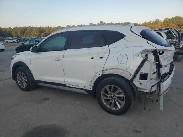 Белый Хендай Туксон, объемом двигателя 2 л и пробегом 129 тыс. км за 10800 $, фото 1 на Automoto.ua