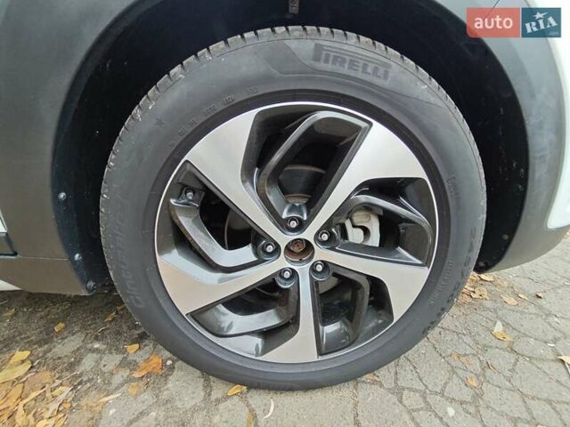 Белый Хендай Туксон, объемом двигателя 2.36 л и пробегом 75 тыс. км за 16700 $, фото 32 на Automoto.ua