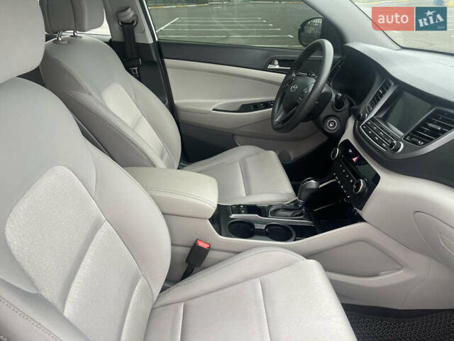 Белый Хендай Туксон, объемом двигателя 2 л и пробегом 91 тыс. км за 15900 $, фото 29 на Automoto.ua