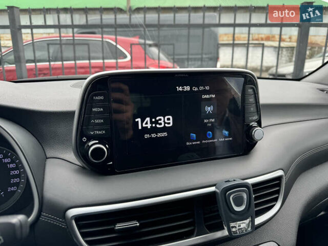 Белый Хендай Туксон, объемом двигателя 2 л и пробегом 138 тыс. км за 25000 $, фото 8 на Automoto.ua