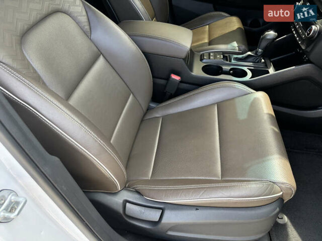 Белый Хендай Туксон, объемом двигателя 1.58 л и пробегом 107 тыс. км за 18500 $, фото 15 на Automoto.ua