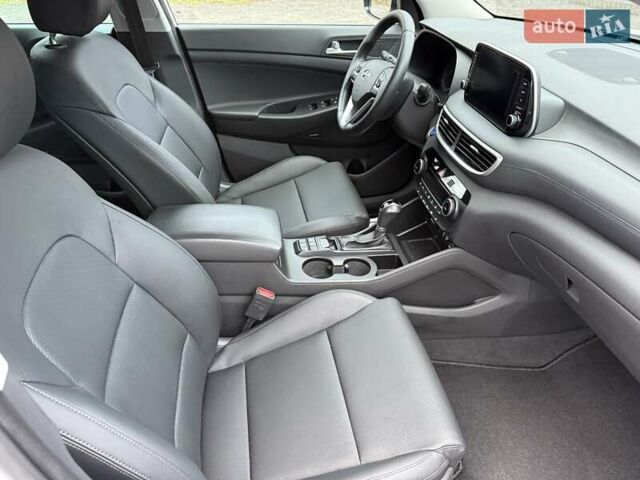 Белый Хендай Туксон, объемом двигателя 2 л и пробегом 114 тыс. км за 23900 $, фото 29 на Automoto.ua