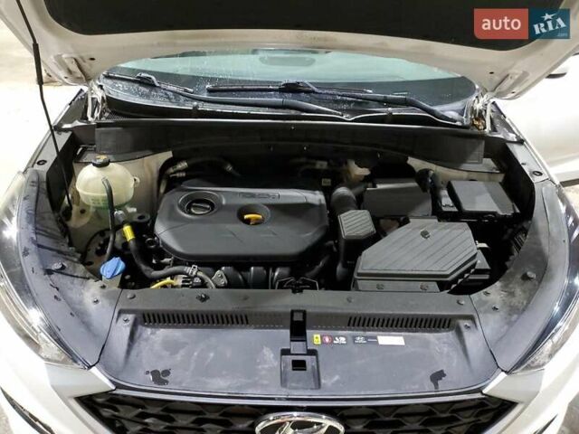 Белый Хендай Туксон, объемом двигателя 2 л и пробегом 97 тыс. км за 4400 $, фото 11 на Automoto.ua