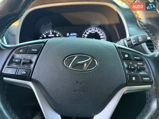 Белый Хендай Туксон, объемом двигателя 2 л и пробегом 167 тыс. км за 22499 $, фото 15 на Automoto.ua