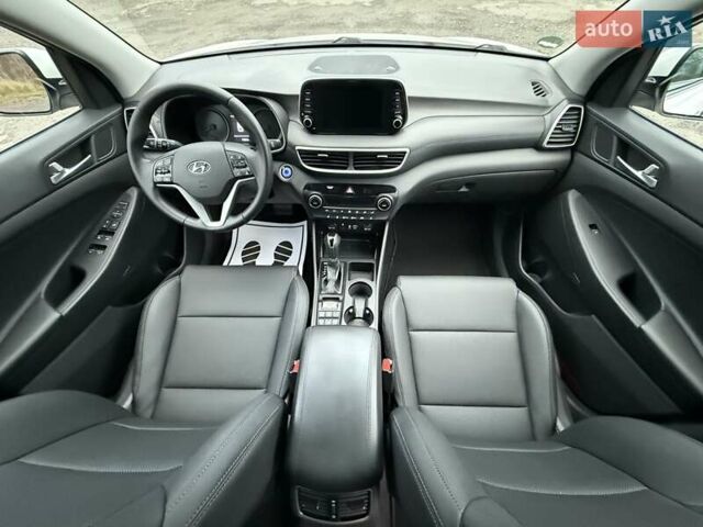 Белый Хендай Туксон, объемом двигателя 2 л и пробегом 114 тыс. км за 23900 $, фото 32 на Automoto.ua