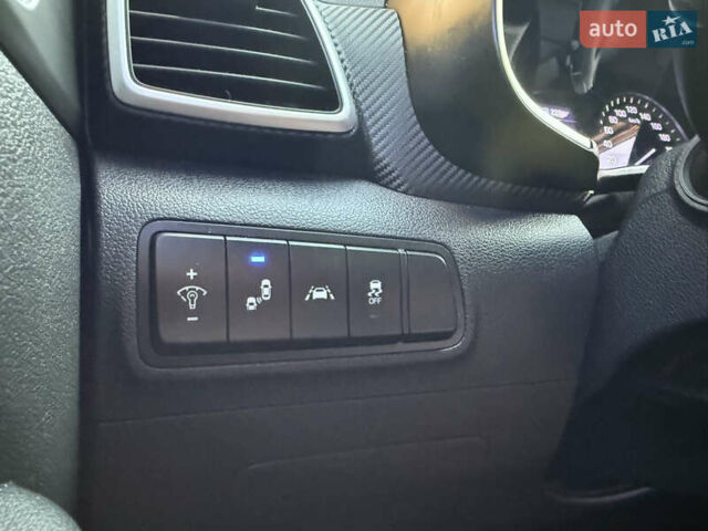 Белый Хендай Туксон, объемом двигателя 2 л и пробегом 167 тыс. км за 22499 $, фото 13 на Automoto.ua