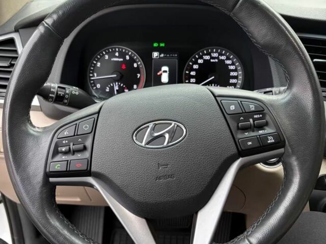 Білий Хендай Туксон, об'ємом двигуна 0 л та пробігом 74 тис. км за 15000 $, фото 4 на Automoto.ua