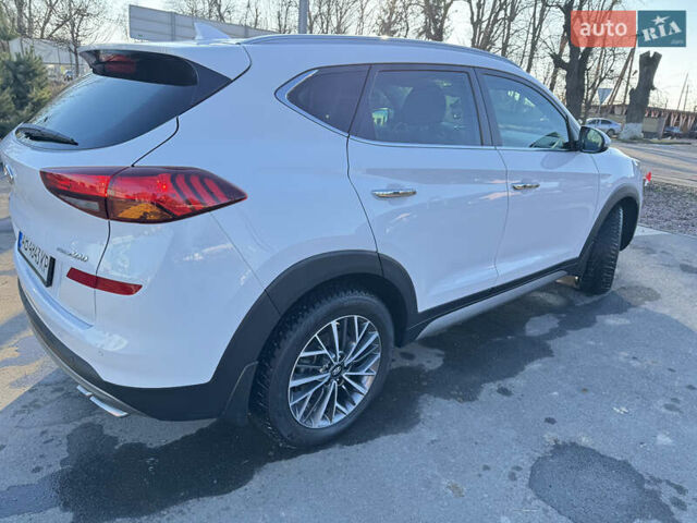 Белый Хендай Туксон, объемом двигателя 2 л и пробегом 270 тыс. км за 19800 $, фото 6 на Automoto.ua