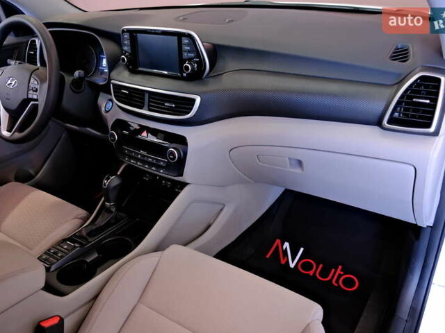 Белый Хендай Туксон, объемом двигателя 2.4 л и пробегом 63 тыс. км за 19500 $, фото 52 на Automoto.ua